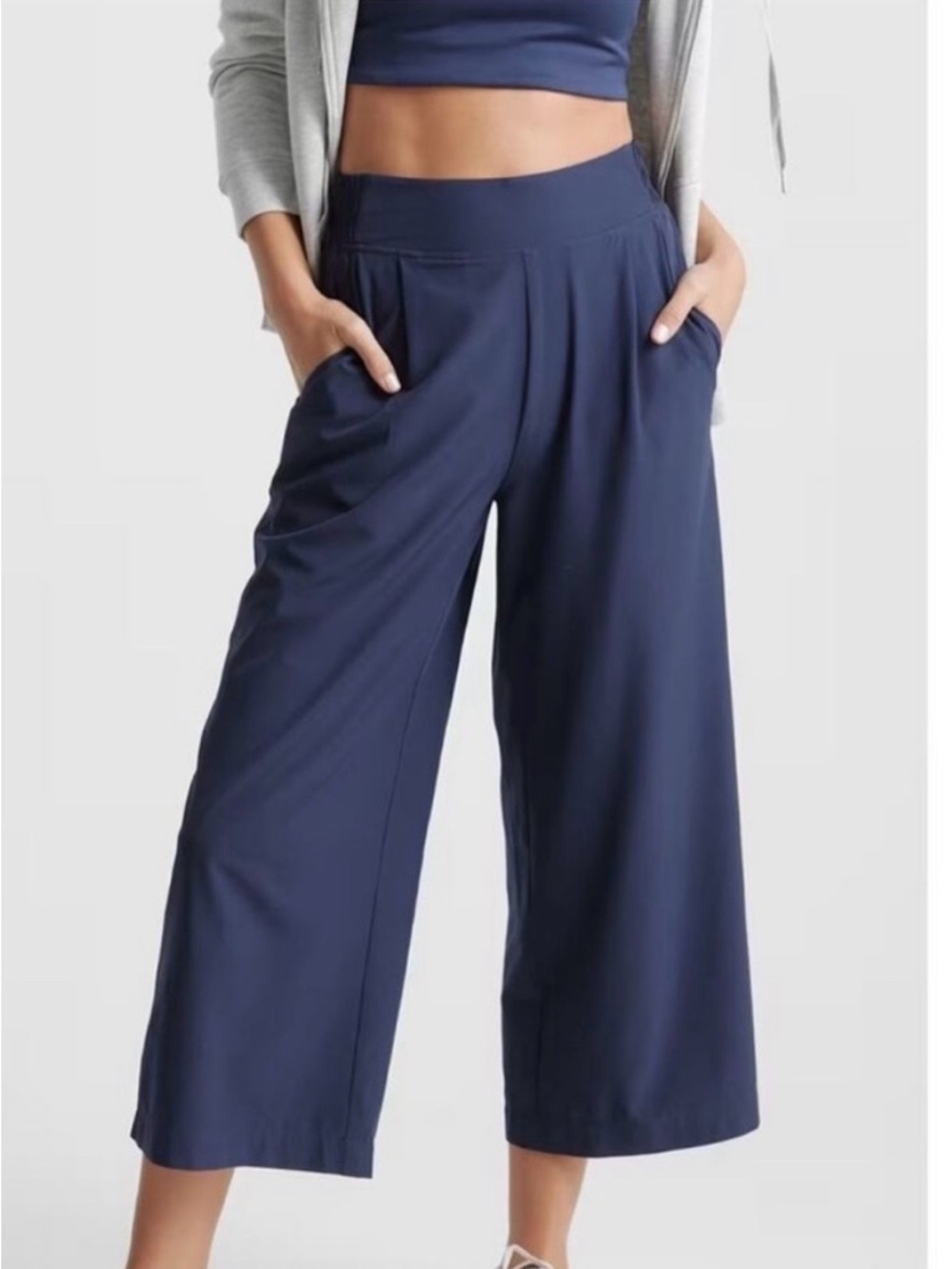 Quince performance tech wide leg cropped commuter pants size small, navy, NWOT